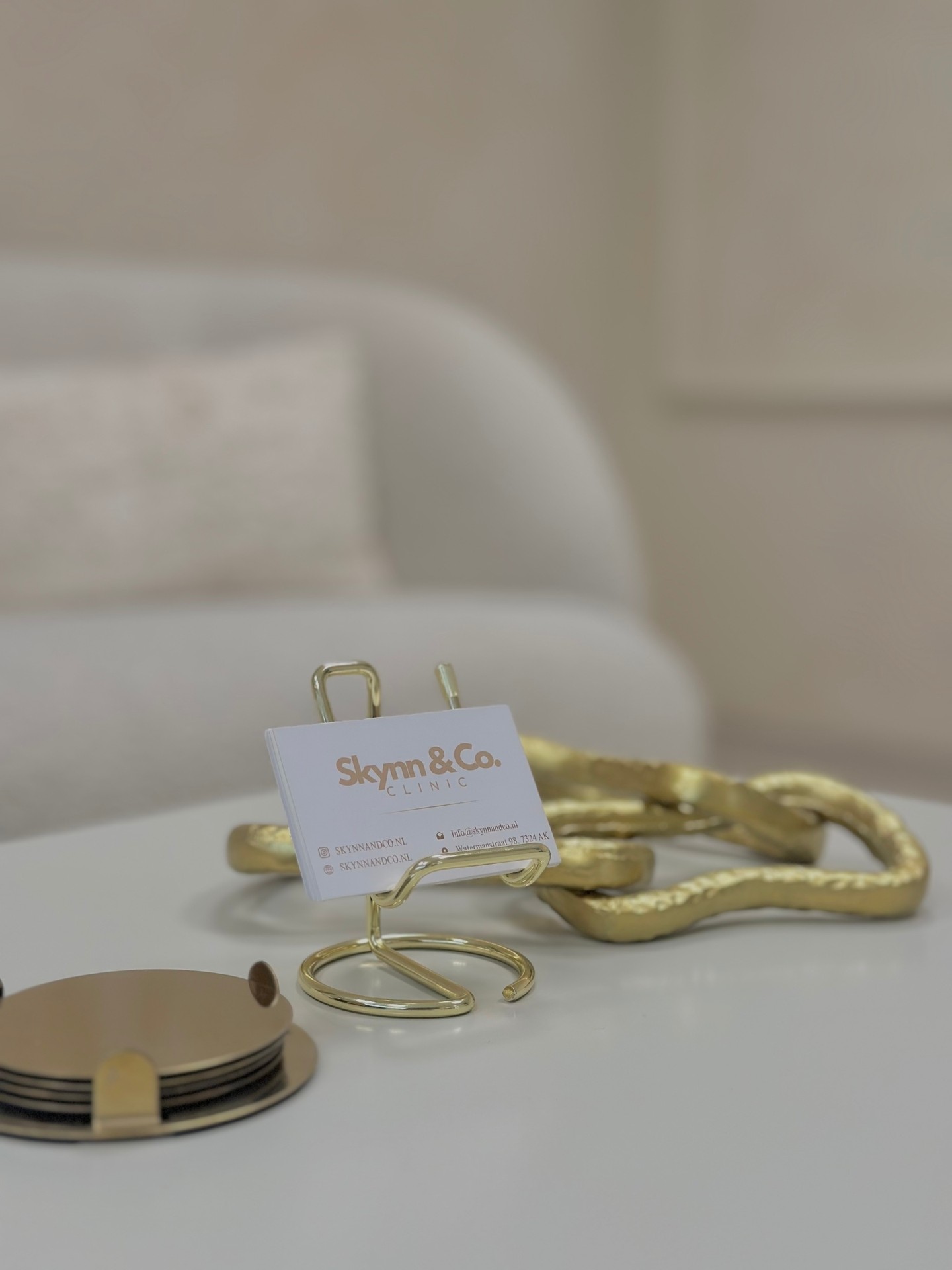 Skynn & Co. Clinic visitekaartje